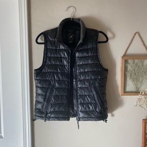 American Eagle Black Puffer Vest